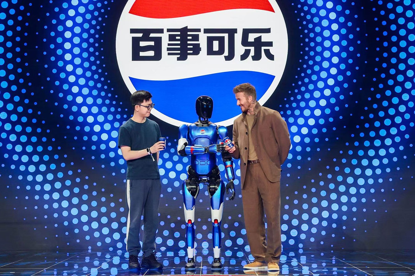 永乐高机器人携手百事中国共创“百事蓝宝” 共燃渴望新章